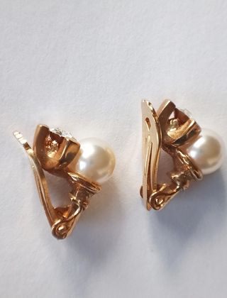 Pendientes vintage chapados en oro con perla.y top