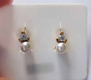 Pendientes vintage chapados en oro con perla.y top