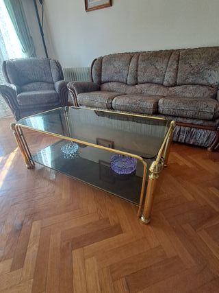 Mesa centro cristal y metal dorado