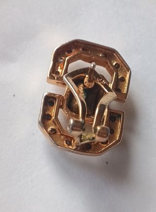 Pendientes vintage chapados en oro y lucita negra