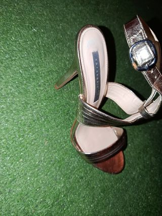 Sandalias Zara doradas Talla 37