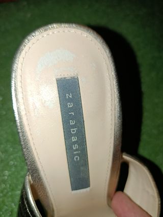 Sandalias Zara doradas Talla 37