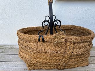 Cesto mimbre con asa metal