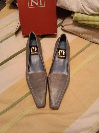 Zapatos grises de vestir
