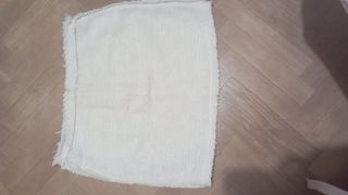 Falda Zara Blanca con Tachuelas