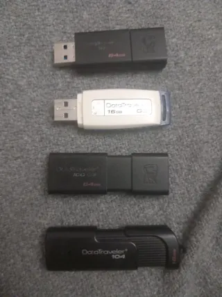 Lote 4 Pendrives Kingston 64GB y 16GB