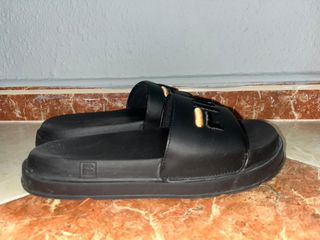 Chanclas Fila Verano Negro Dorado Casi Nuevas