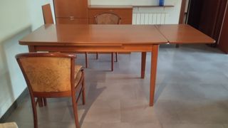 Mesa de comedor extensible, de madera