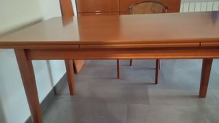 Mesa de comedor extensible, de madera