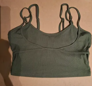 Top verde oliva acanalado