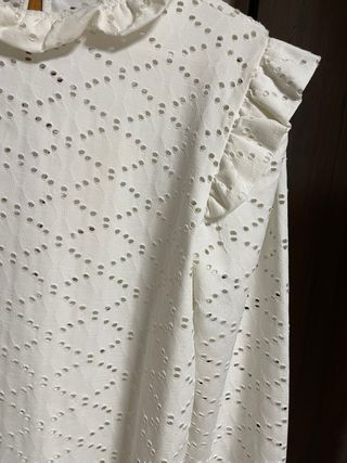 Jersey calado con volantes blanco