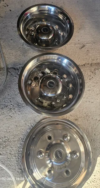 Tapacubos  de aluminio Camión Iveco Daily 7.500
