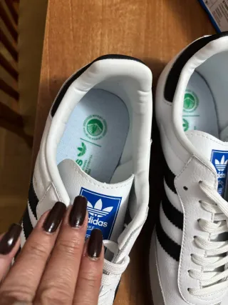 Zapatillas Adidas Blancas y Negras