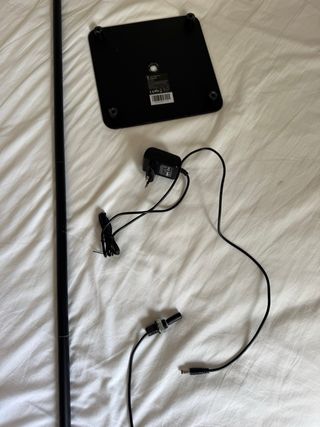 Lámpara led de pie moderna negra