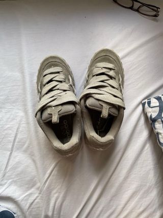 Adidas Zapatillas Grises y Blancas