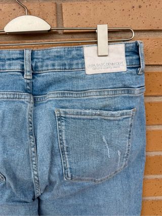 Vaquero Zara con linea verde