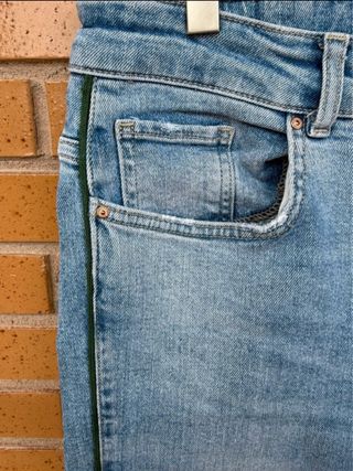 Vaquero Zara con linea verde