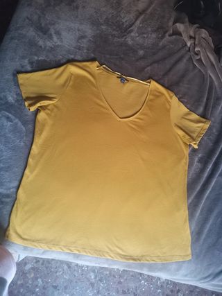 Camiseta amarilla cuello pico Talla XL