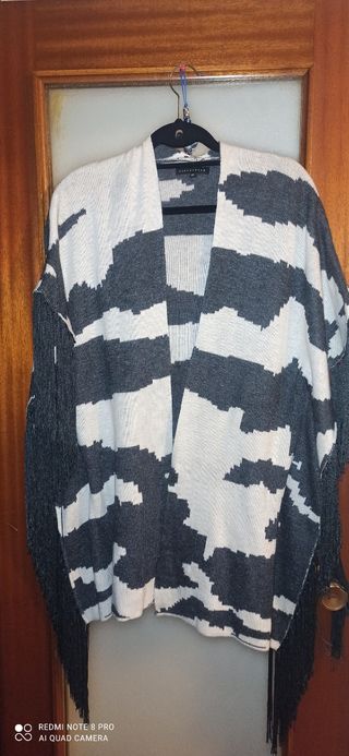 Poncho de lana con flecos talla única