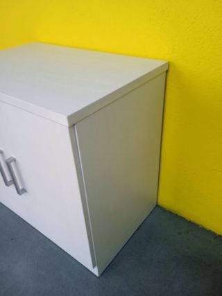 Mueble blanco 2 puertas oficina/casa