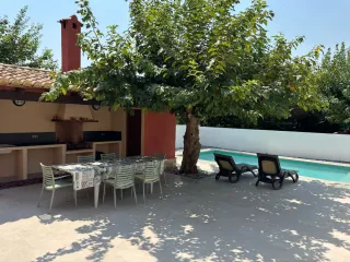 Casa con piscina privada 1 linea  playa se alquila