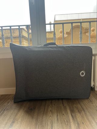 Cuna de viaje Bugaboo gris