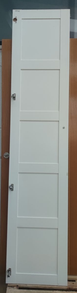 Puerta blanca tipo despensa