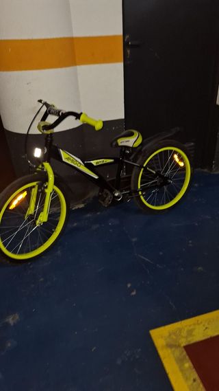 Bicicleta BMX Amigo Negra y Amarilla