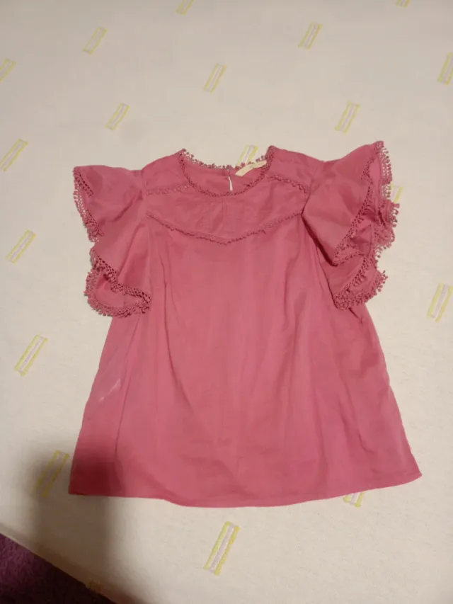 Camiseta rosa manga corta volantes