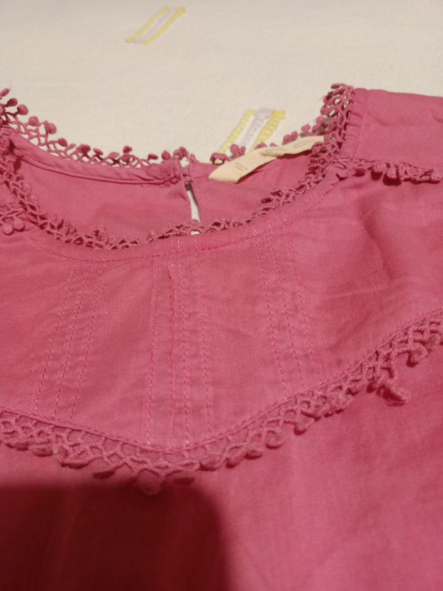 Camiseta rosa manga corta volantes