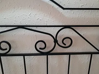 Cabezal de forja negro y dorado
