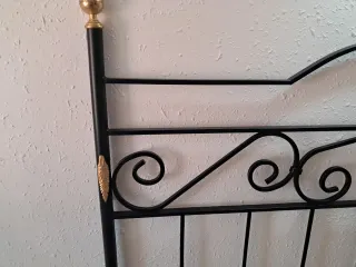 Cabezal de forja negro y dorado