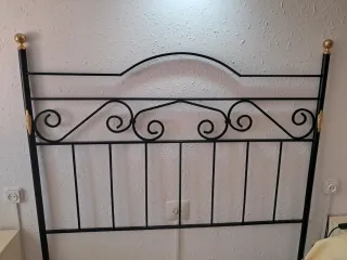 Cabezal de forja negro y dorado