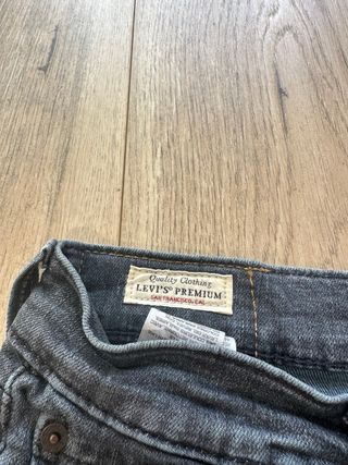 Bermuda Levi's Gris Desgastado Vintage 