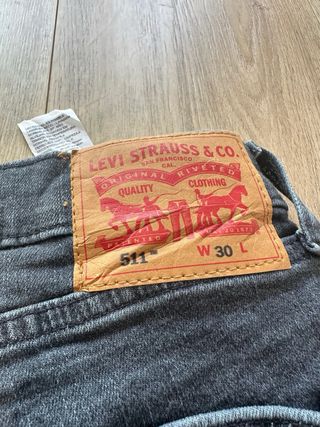 Bermuda Levi's Gris Desgastado Vintage 