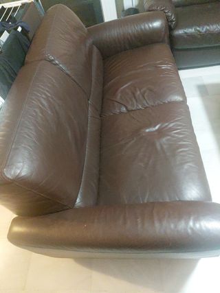 Conjunto 3 sofás de cuero marrón

