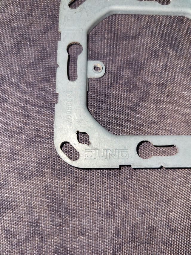 Marco y soporte Jung ls design