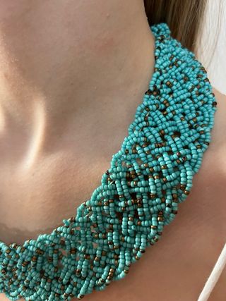Collar grande azul y dorado
