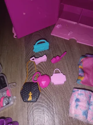 Armario Barbie con Ropa y Accesorios