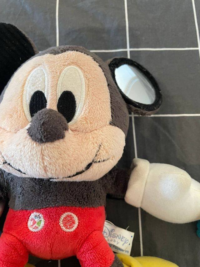 Peluche Mickey Mouse con sonajero y osito de 23 cm