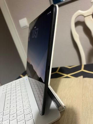 iPad Pro 13 M4 2024 Gris Espacial En garantía.