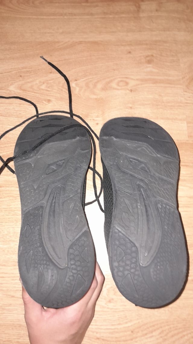 Zapatos negros cómodos para deporte