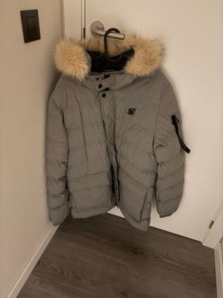 Cazadora SikSilk Gris con Capucha y Pelo