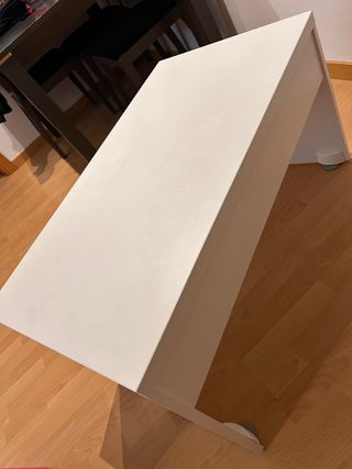 Mesa escritorio blanca Ikea y silla