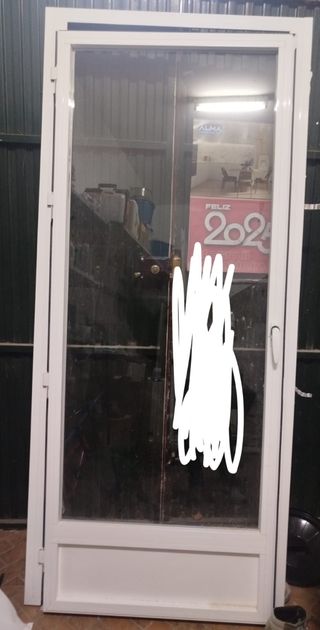 Puerta de aluminio con cristal