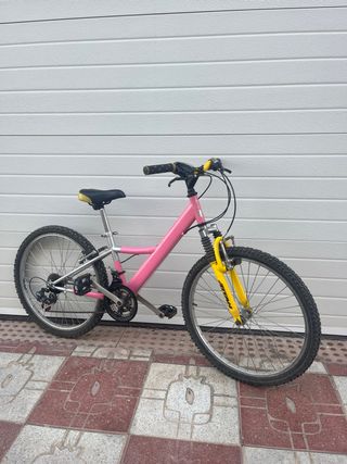Bicicleta rosa y amarilla