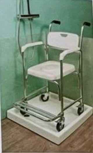 Silla WC y ducha con reposapiés