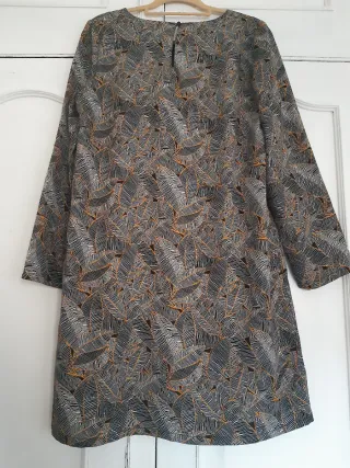 Vestido estampado hojas 