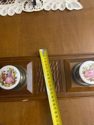 Antiguo perchero madera pomos latón porcelana