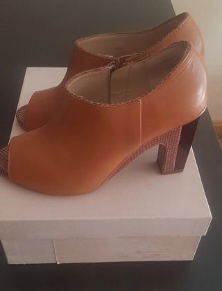 Botín Uterqüe Piel Talla 40. Un uso.